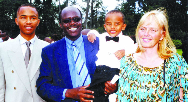 kituyi mukhisa with familya nd white wife